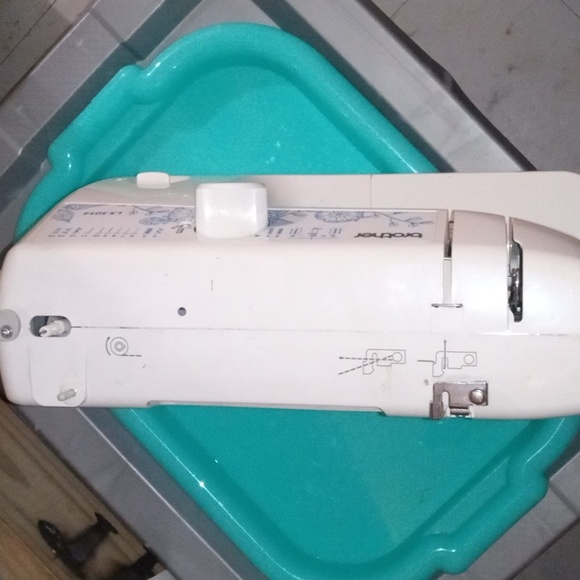 Sewing machine - Picture 7 of 7